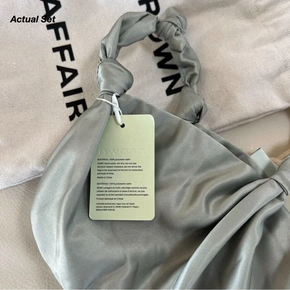 NWT: CROWN AFFAIR KNOT BAG WITH MINIS GIFT SET (O/S)